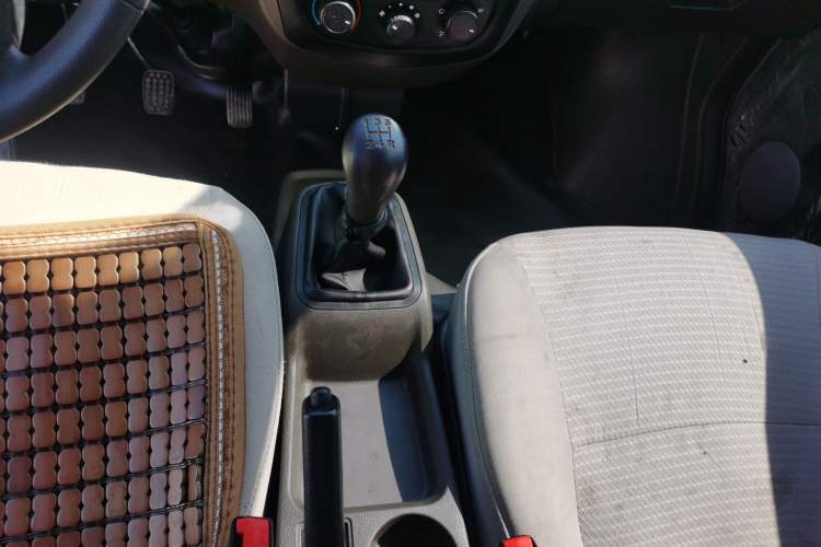 Used Wuling Rongguang S 2023 1.5L Base Version 5/7 Seats Gear Lever