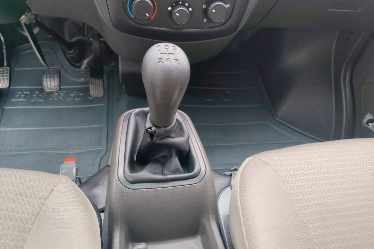 Used Wuling Rongguang S 2023 1.5L Base Version 5/7 Seats Gear Lever