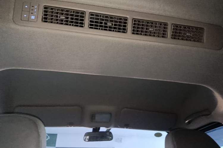 Used Wuling Rongguang S 2023 1.5L Base Version 5/7 Seats Headliner