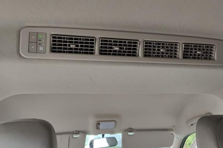Used Wuling Rongguang S 2023 1.5L Base Version 5/7 Seats Headliner