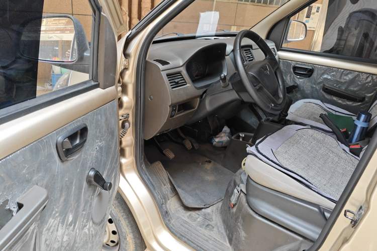 Used Wuling Rongguang S 2023 1.5L Base Version 5/7 Seats Interior 3