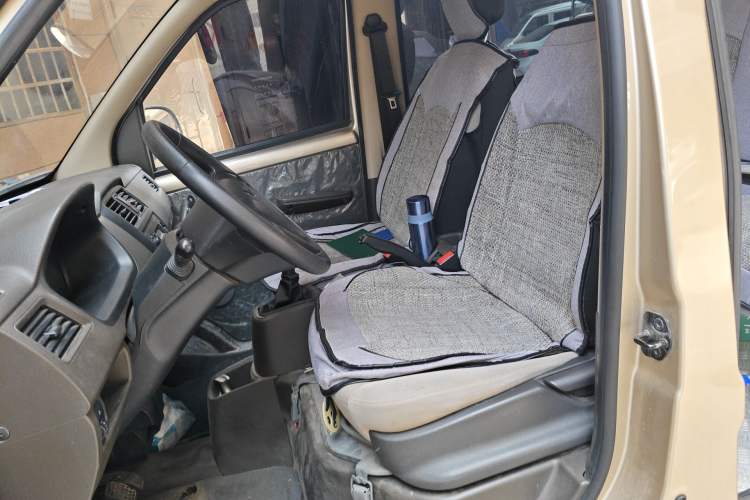 Used Wuling Rongguang S 2023 1.5L Base Version 5/7 Seats Left Front Seat