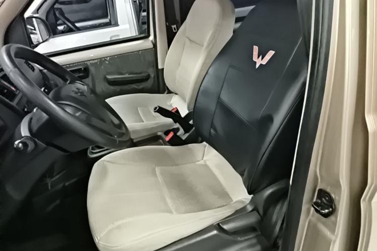Used Wuling Rongguang S 2023 1.5L Base Version 5/7 Seats Left Front Seat