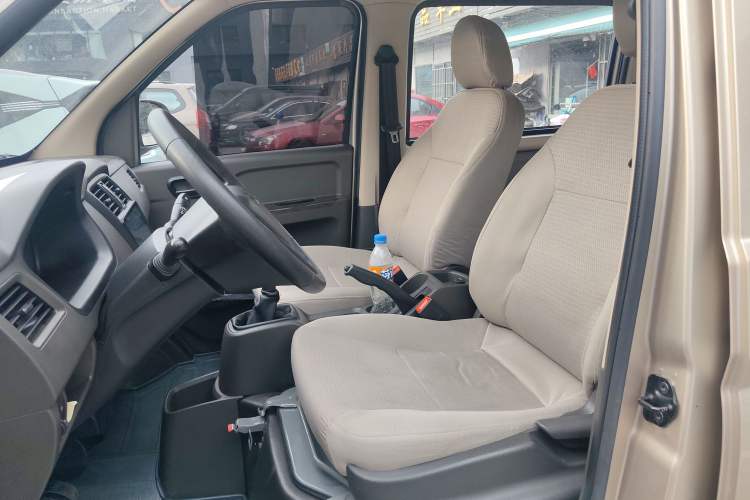 Used Wuling Rongguang S 2023 1.5L Base Version 5/7 Seats Left Front Seat