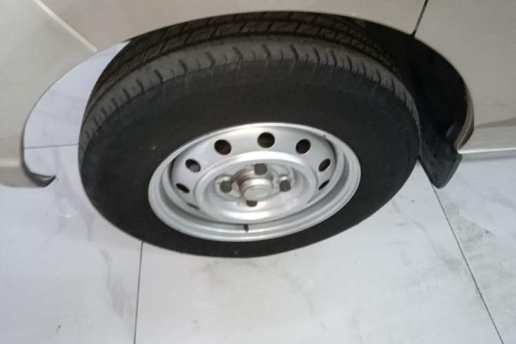 Used Wuling Rongguang S 2023 1.5L Base Version 5/7 Seats Left Front Wheel Hub