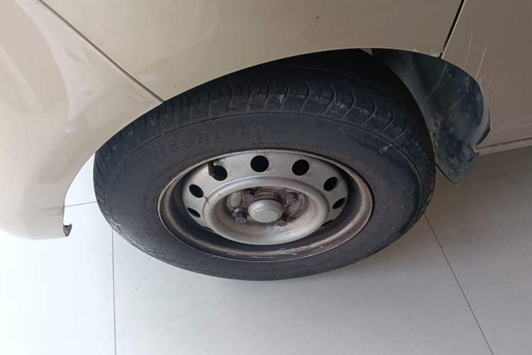 Used Wuling Rongguang S 2023 1.5L Base Version 5/7 Seats Left Front Wheel Hub