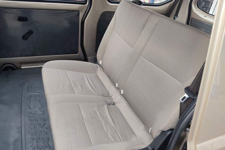 Used Wuling Rongguang S 2023 1.5L Base Version 5/7 Seats Left Rear Seat