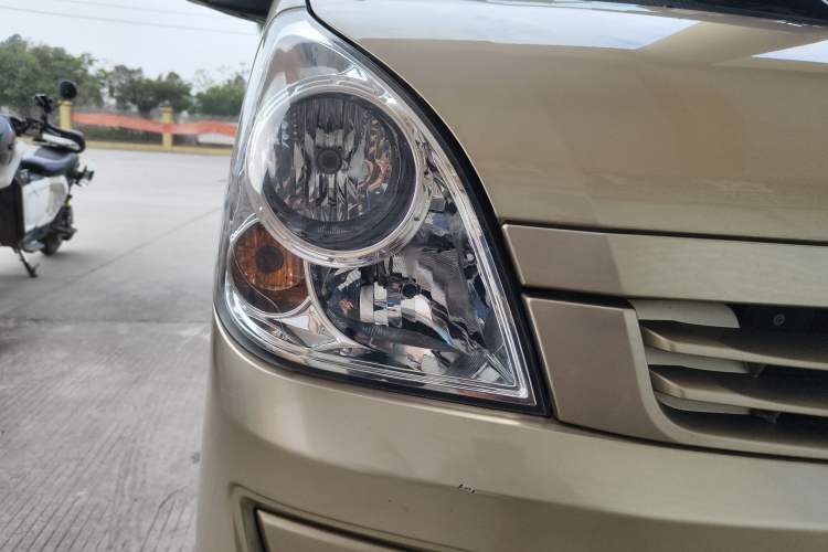 Used Wuling Rongguang S 2023 1.5L Base Version 5/7 Seats Right Front Headlight