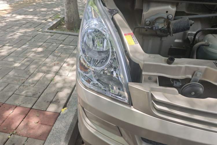 Used Wuling Rongguang S 2023 1.5L Base Version 5/7 Seats Right Front Headlight
