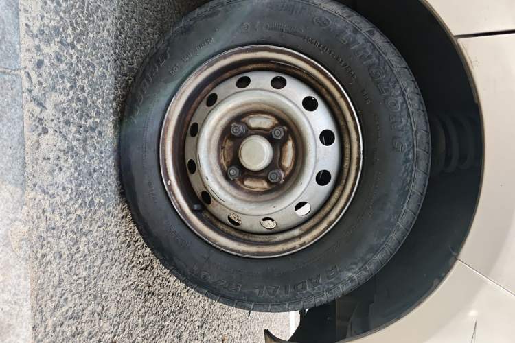 Used Wuling Rongguang S 2023 1.5L Base Version 5/7 Seats Right Front Wheel Hub