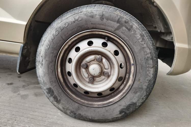 Used Wuling Rongguang S 2023 1.5L Base Version 5/7 Seats Right Front Wheel Hub