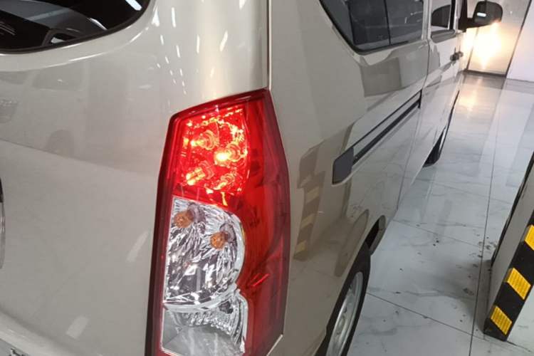 Used Wuling Rongguang S 2023 1.5L Base Version 5/7 Seats Right Rear Taillight