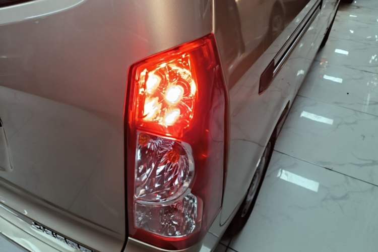 Used Wuling Rongguang S 2023 1.5L Base Version 5/7 Seats Right Rear Taillight