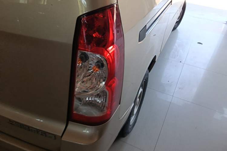 Used Wuling Rongguang S 2023 1.5L Base Version 5/7 Seats Right Rear Taillight