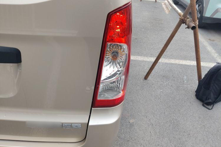 Used Wuling Rongguang S 2023 1.5L Base Version 5/7 Seats Right Rear Taillight