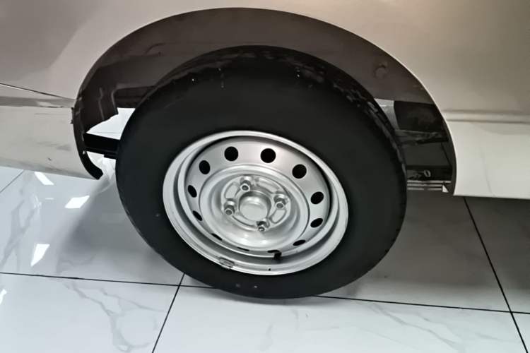 Used Wuling Rongguang S 2023 1.5L Base Version 5/7 Seats Right Rear Wheel Hub