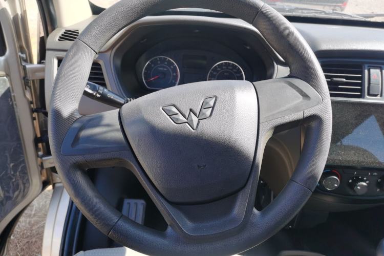Used Wuling Rongguang S 2023 1.5L Base Version 5/7 Seats Steering Wheel
