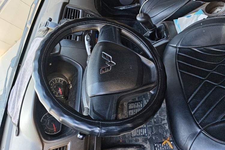 Used Wuling Rongguang S 2023 1.5L Base Version 5/7 Seats Steering Wheel