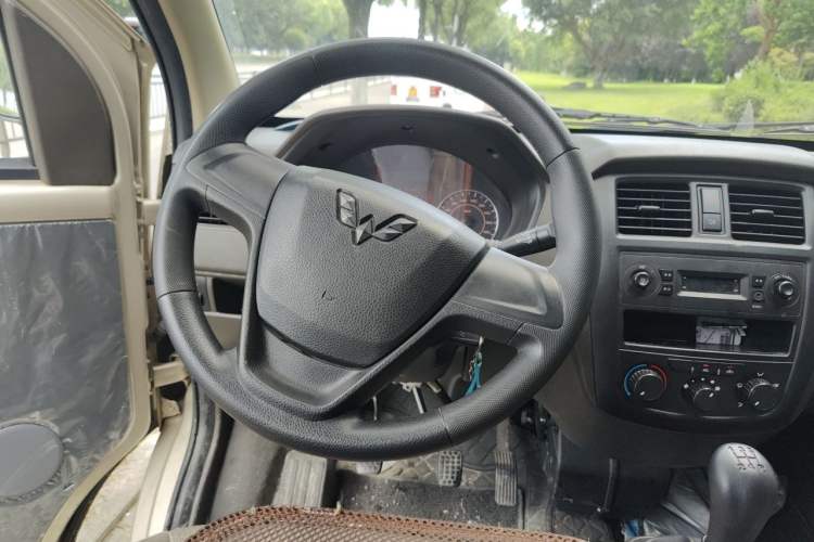 Used Wuling Rongguang S 2023 1.5L Base Version 5/7 Seats Steering Wheel
