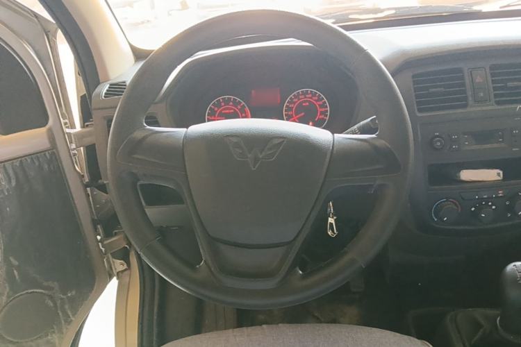 Used Wuling Rongguang S 2023 1.5L Base Version 5/7 Seats Steering Wheel