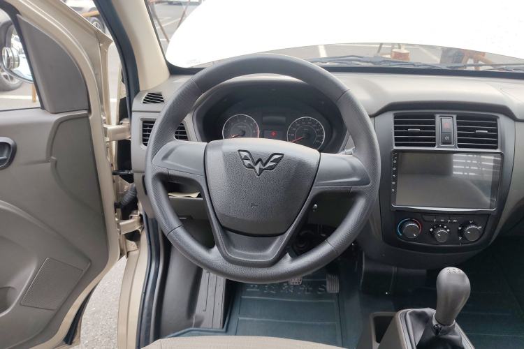Used Wuling Rongguang S 2023 1.5L Base Version 5/7 Seats Steering Wheel