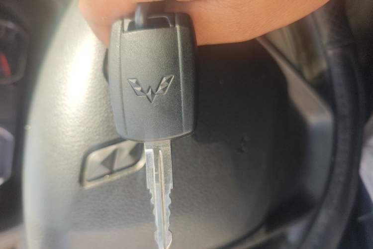 Used Wuling Rongguang S 2023 1.5L Base Version 5/7 Seats Vehicle Key