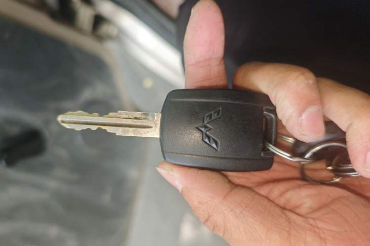 Used Wuling Rongguang S 2023 1.5L Base Version 5/7 Seats Vehicle Key