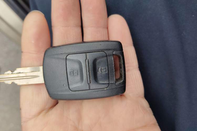 Used Wuling Rongguang S 2023 1.5L Base Version 5/7 Seats Vehicle Key