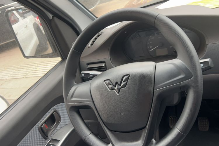 Used Wuling Rongguang Small Truck 2023 1.5L Standard Single-Row Extended LAR Interior 3