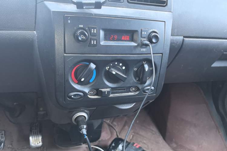 Used Wuling Rongguang Small Truck 2012 1.2L Double-Cab Basic Version LAQ Audio And AC Panel
