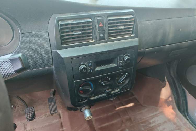 Used Wuling Rongguang Small Truck 2012 1.5L Double-Cab Basic Version L3C Audio And AC Panel