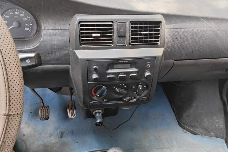 Used Wuling Rongguang Small Truck 2012 1.2L Single-Row Basic Version LAQ Audio And AC Panel