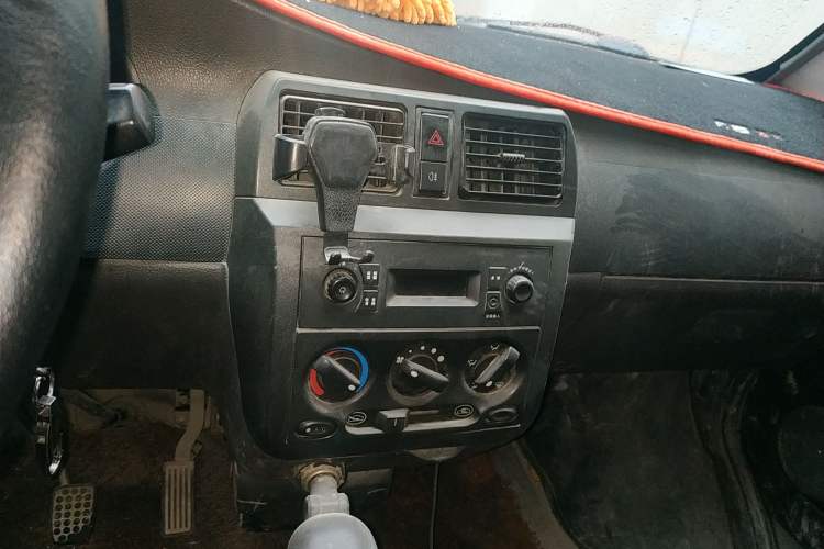 Used Wuling Rongguang Small Truck 2012 1.2L Double-Cab Basic Version LAQ Audio And AC Panel
