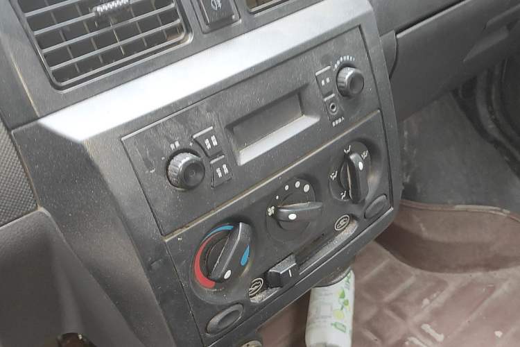 Used Wuling Rongguang Small Truck 2012 1.5L Single-Row Basic Version L3C Audio And AC Panel