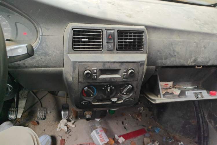 Used Wuling Rongguang Small Truck 2012 1.2L Double-Cab Basic Version LAQ Audio And AC Panel