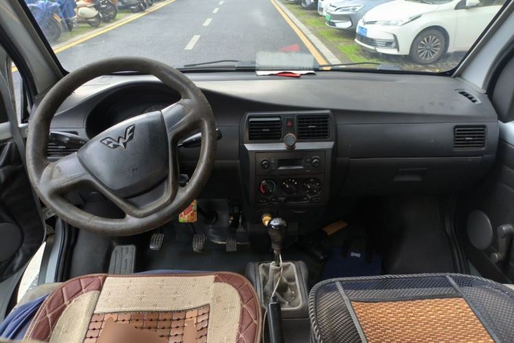 Used Wuling Rongguang Small Truck 2012 1.5L Double-Cab Basic Version L3C Center Console