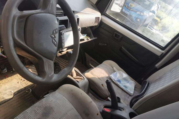 Used Wuling Rongguang Small Truck 2012 1.2L Single-Row Basic Version LAQ Center Console