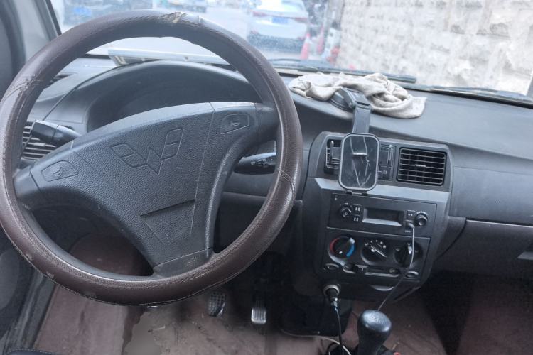 Used Wuling Rongguang Small Truck 2012 1.2L Double-Cab Basic Version LAQ Center Console