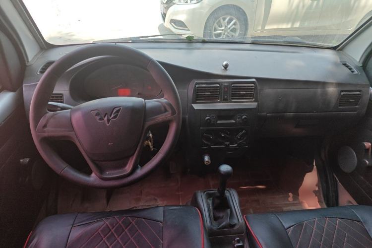 Used Wuling Rongguang Small Truck 2012 1.5L Double-Cab Basic Version L3C Center Console