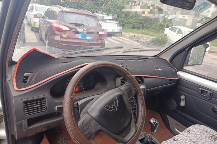 Used Wuling Rongguang Small Truck 2012 1.5L Single-Row Basic Version L3C Center Console