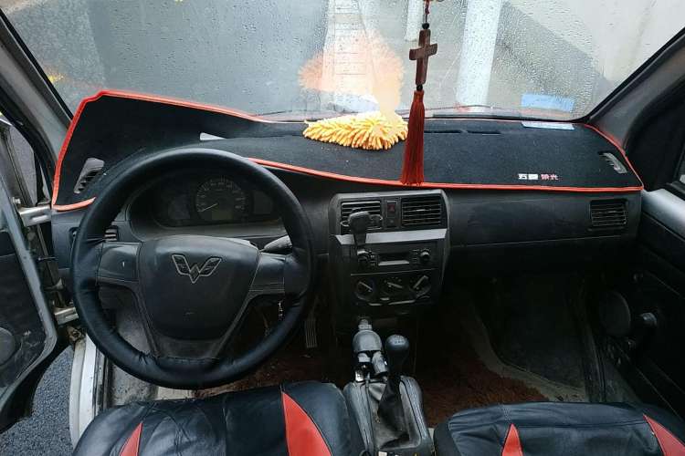 Used Wuling Rongguang Small Truck 2012 1.2L Double-Cab Basic Version LAQ Center Console