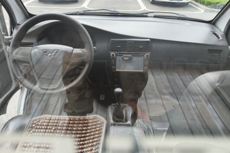 Used Wuling Rongguang Small Truck 2012 1.2L Single-Row Basic Version LAQ Center Console