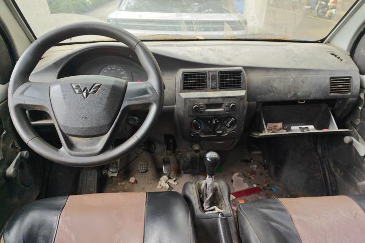 Used Wuling Rongguang Small Truck 2012 1.2L Double-Cab Basic Version LAQ Center Console