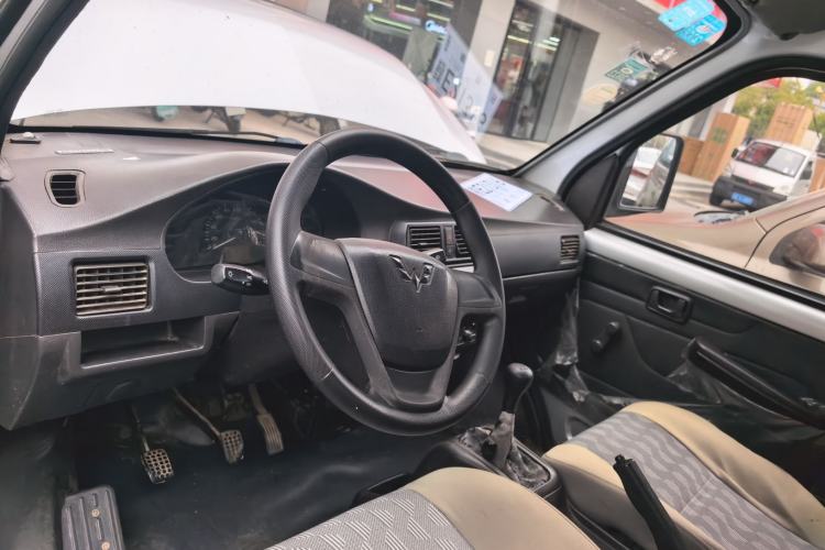 Used Wuling Rongguang Small Truck 2012 1.5L Double-Cab Basic Version L3C Center Console