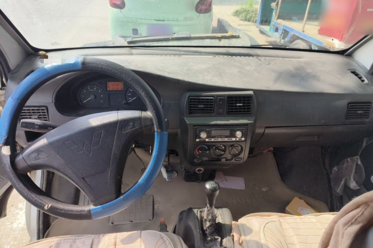 Used Wuling Rongguang Small Truck 2012 1.2L Double-Cab Basic Version LAQ Center Console