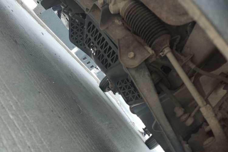 Used Wuling Rongguang Small Truck 2012 1.2L Double-Cab Basic Version LAQ Chassis Front Left