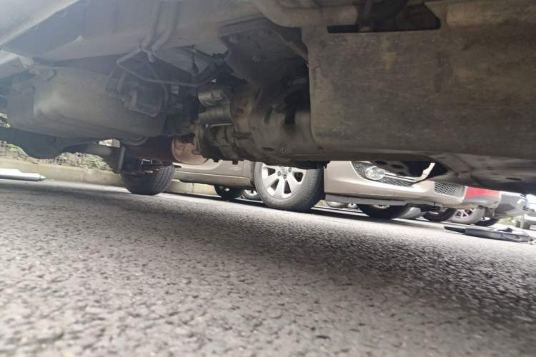 Used Wuling Rongguang Small Truck 2012 1.5L Single-Row Basic Version L3C Chassis Front Right