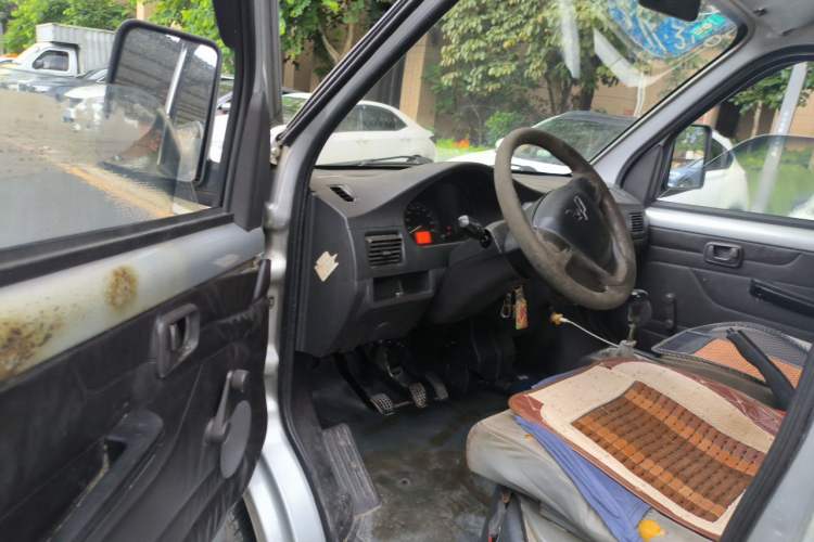 Used Wuling Rongguang Small Truck 2012 1.5L Double-Cab Basic Version L3C Driver Seat