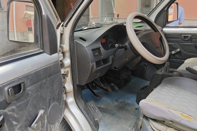 Used Wuling Rongguang Small Truck 2012 1.2L Single-Row Basic Version LAQ Driver Seat