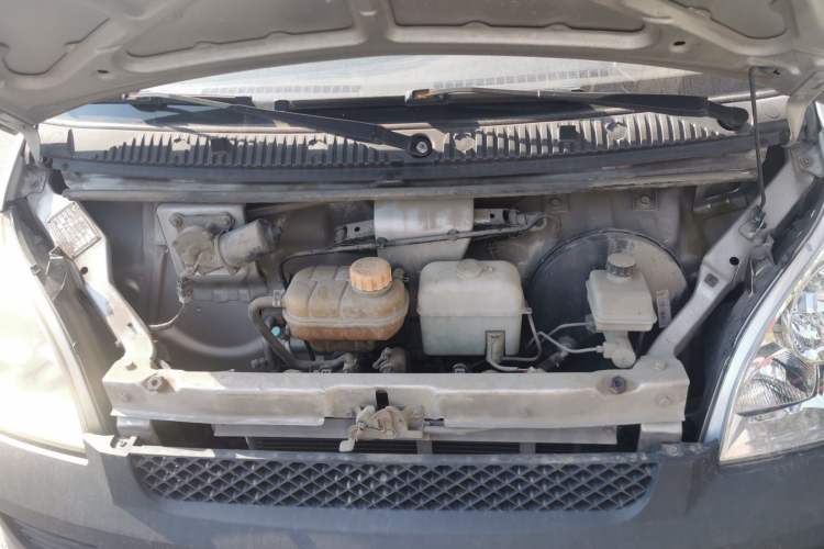 Used Wuling Rongguang Small Truck 2012 1.2L Single-Row Basic Version LAQ Engine Bay